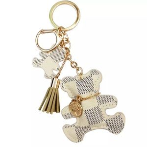 Bear pendant key chain - white